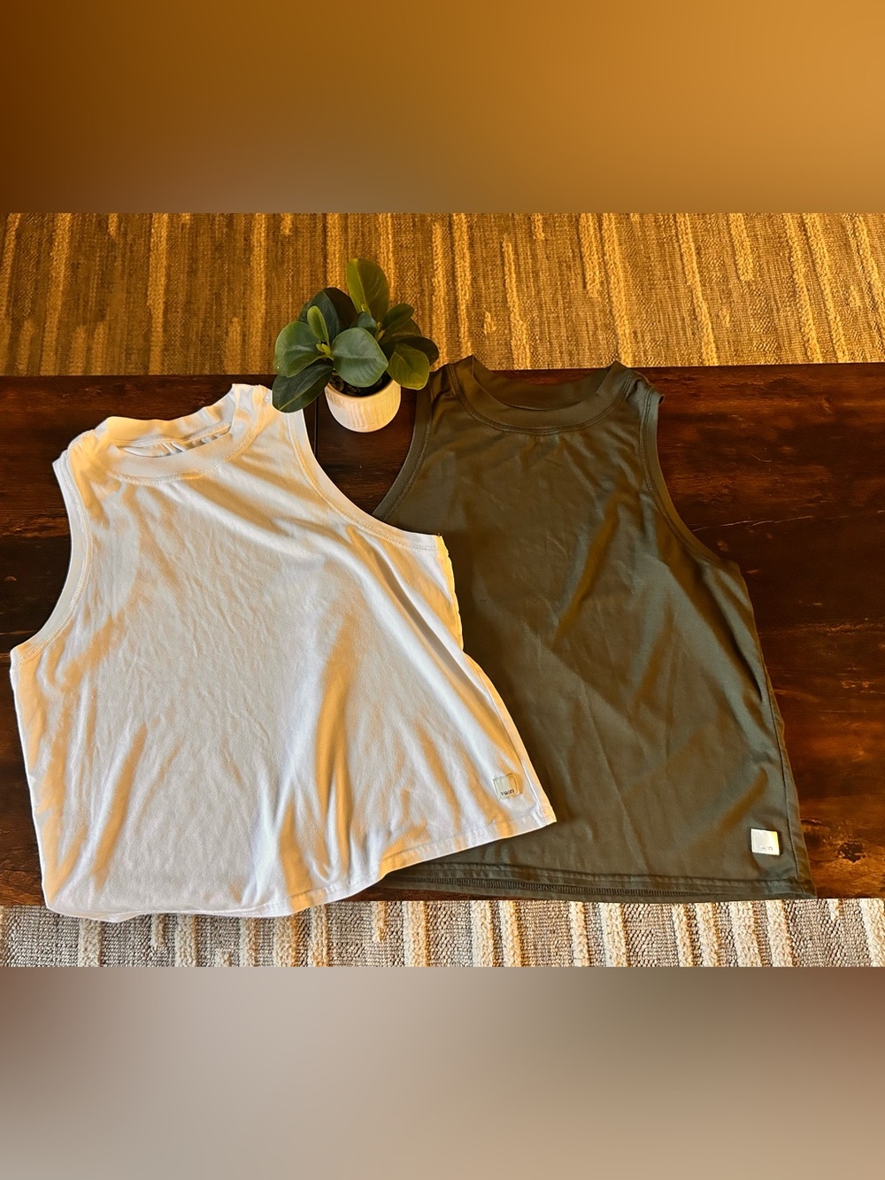 Vuori Lightweight Tank Duo — White & Olive